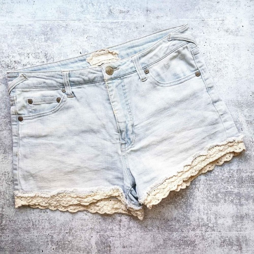 Altar'd State women's jean shorts lace crochet size 28/7